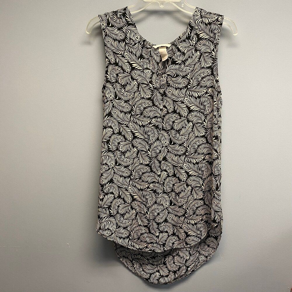 H & M black & white blouse with shirt tail hem